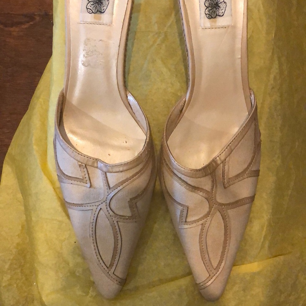 Beige linen mules